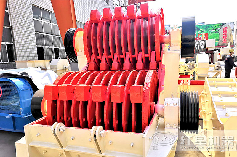 無篩底雙級破碎機上下轉子