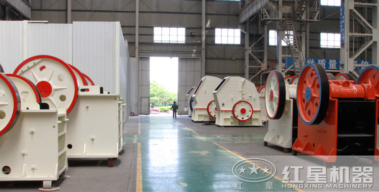 大型磕石機生產(chǎn)車間