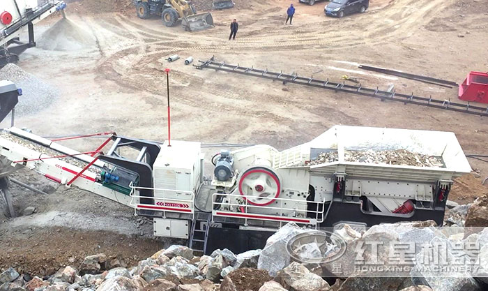 紅星國產履帶式移動破碎站搭載顎式破碎機