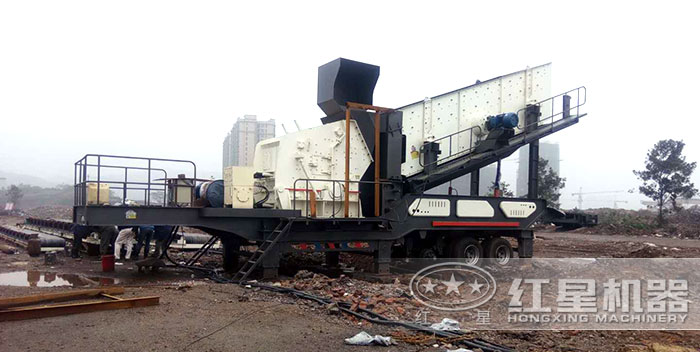 搭載反擊式破碎機的移動破碎站