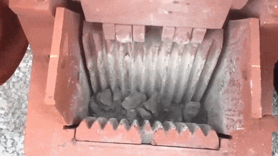 鄂式破碎機(jī)模擬破碎物料示意圖