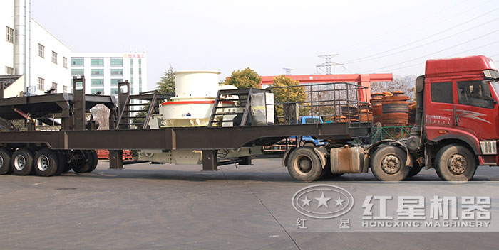 大型磨砂一體機車頭牽引開到施工現場