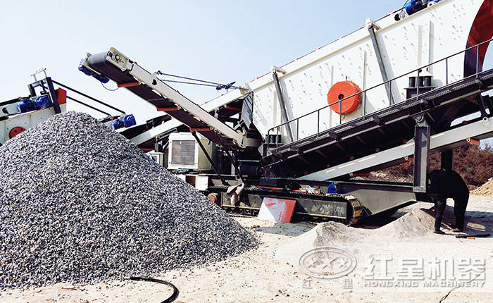 履帶移動砂石料設備作業(yè)現(xiàn)場