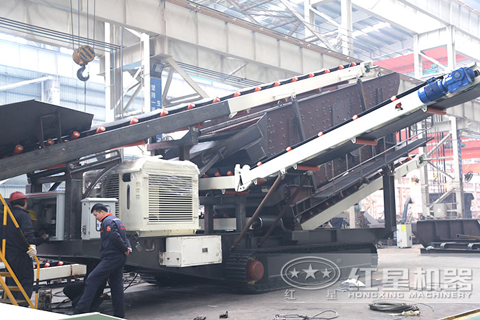 移動破碎機裝置作業(yè)中