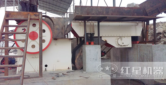 顎式破碎機作業(yè)現(xiàn)場