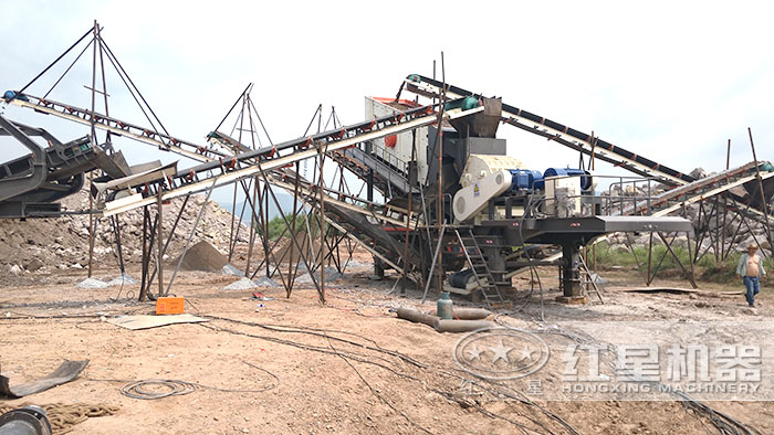 搭在重錘式破碎機的移動破碎機