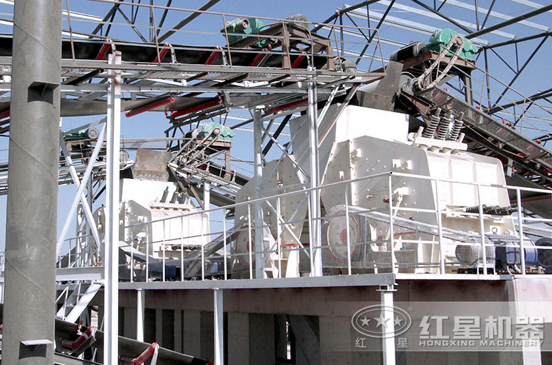 反擊式破碎機現(xiàn)場