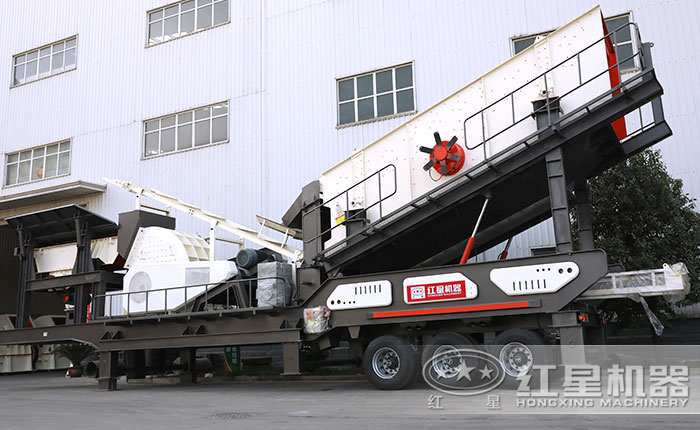 大型移動破碎站搭載重錘式破碎機