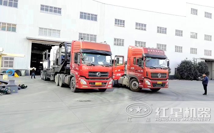 紅星移動破碎機車間發貨現場