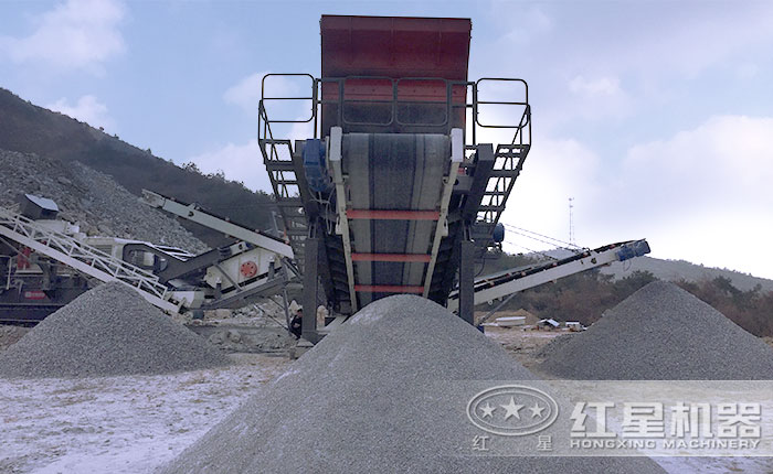 履帶移動(dòng)石灰石制砂機(jī)