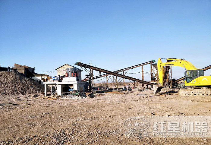 固定作業的時產600噸破碎生產線現場