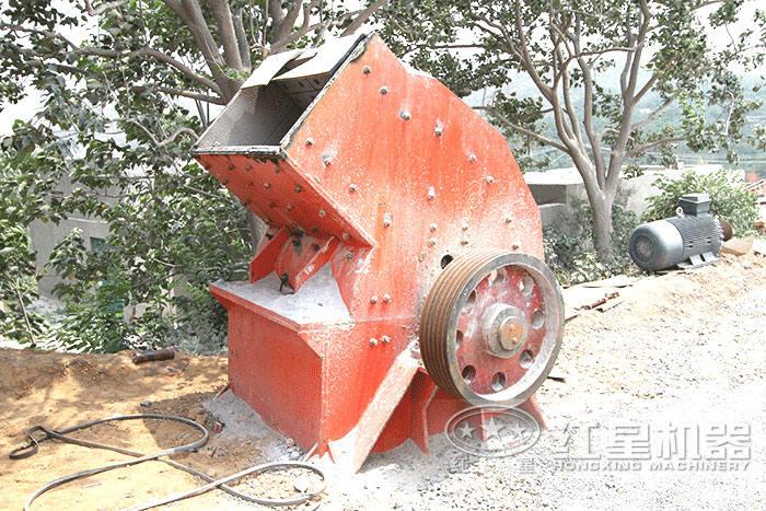 pc600×400錘式粉碎機(jī)施工現(xiàn)場