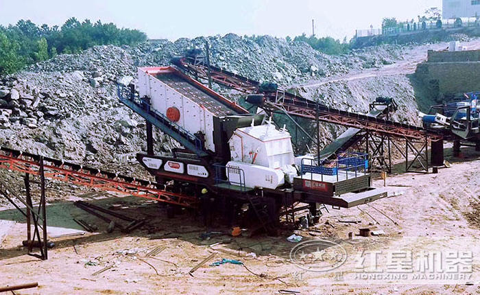 移動(dòng)式反擊式破碎機(jī)現(xiàn)場