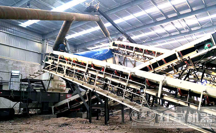 移動(dòng)制砂機(jī)現(xiàn)場