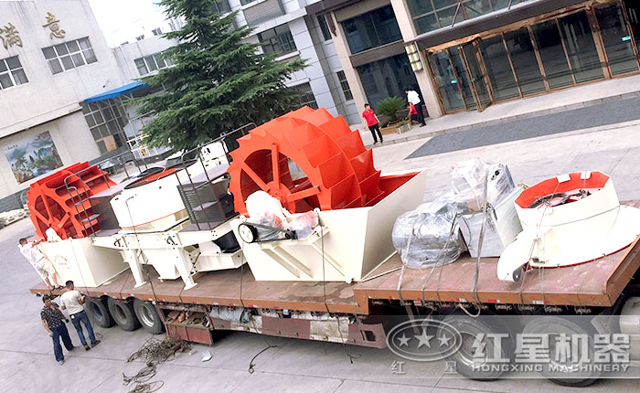 客戶在紅星選購的洗砂機(jī)、制砂機(jī)正發(fā)往生產(chǎn)現(xiàn)場