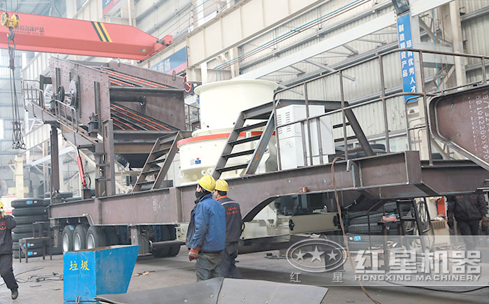 移動(dòng)石料整形機(jī)車(chē)間生產(chǎn)中