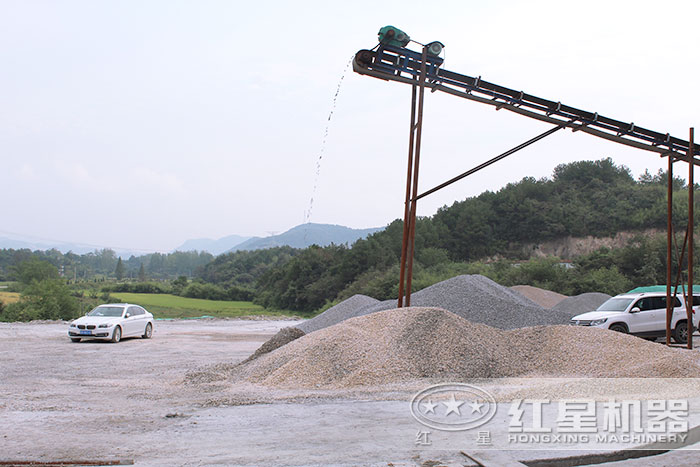 青石破碎作業(yè)現(xiàn)場