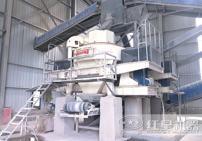 青石破碎制沙作業現場