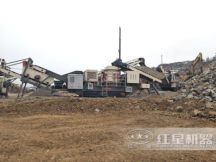 履帶移動建筑垃圾處理現場作業