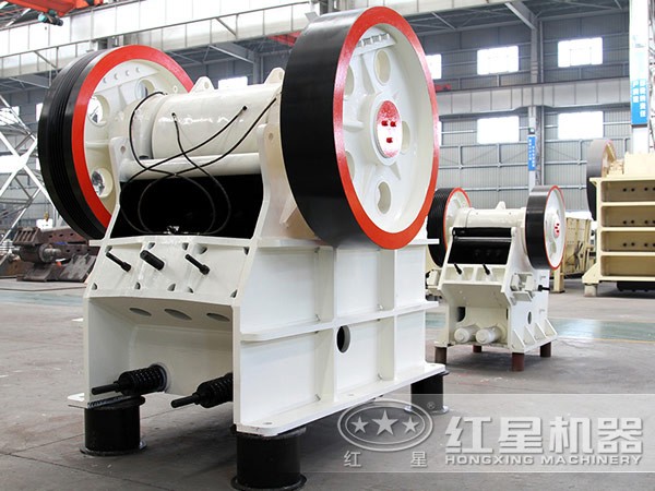 海泡石顎式破碎機工作原理