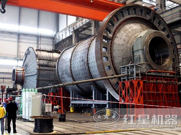 Ф5500&times;8500球磨機高能工作現(xiàn)場